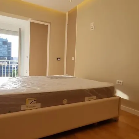Grand Boulevard Apartment *