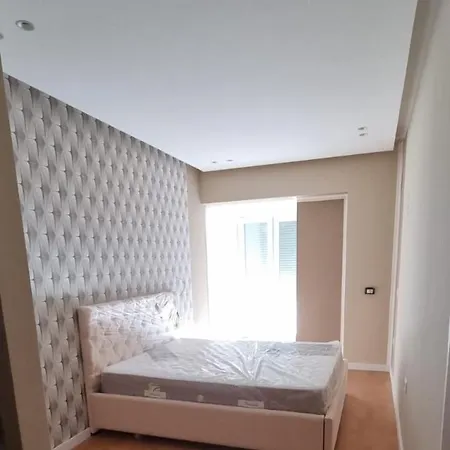 Grand Boulevard Apartment *