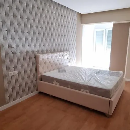 Grand Boulevard Apartment *