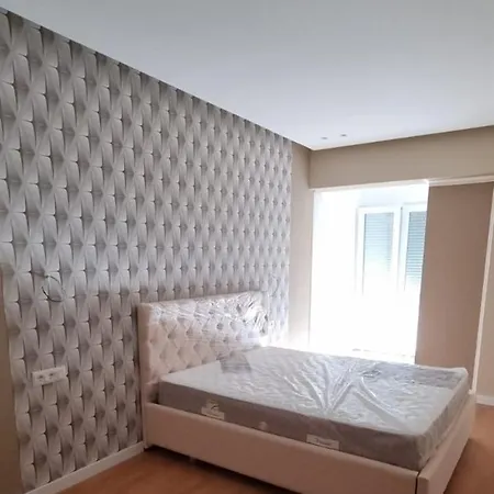 Grand Boulevard Apartment *